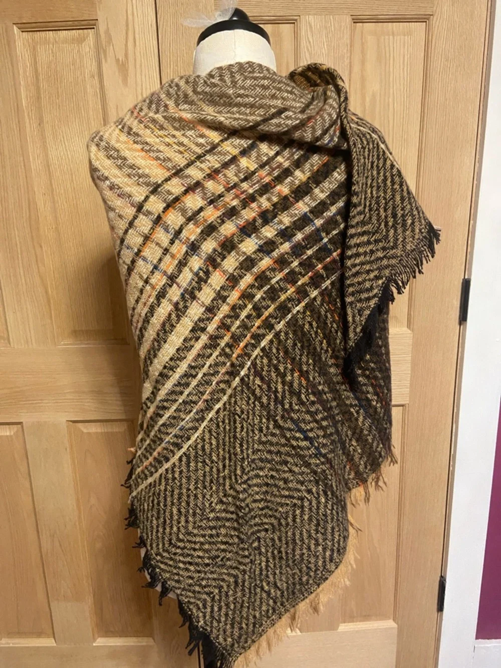 Cozy Two-Tone Fringe Blanket Scarf in Neutral Brown/Black tones